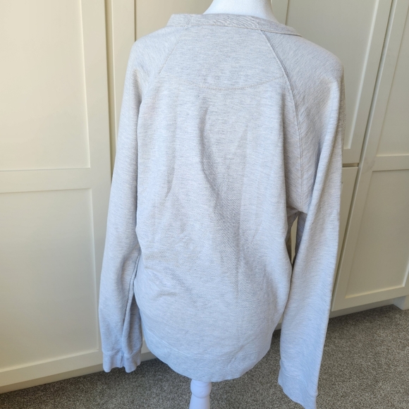 Crowned Free Gray Sweatshirt Raising Future World Changers Graphic Cute Medium - Picture 7 of 17